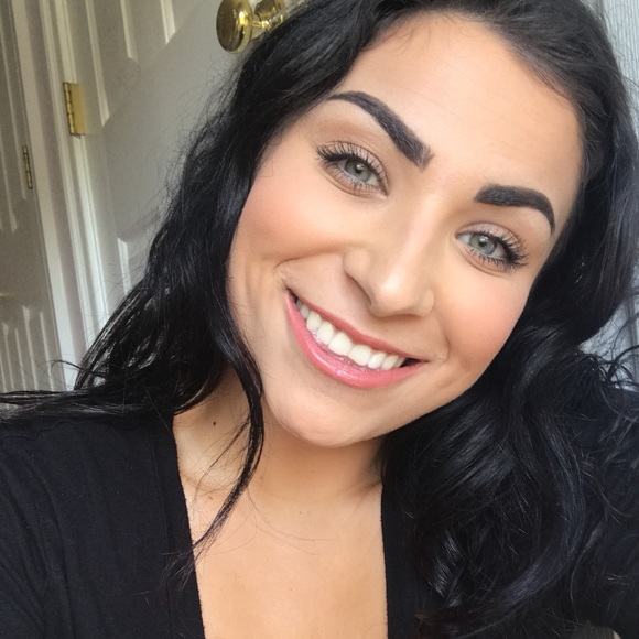 Meet your Posh Ambassador & Trusted Seller, Morgan - Picture 4 of 7